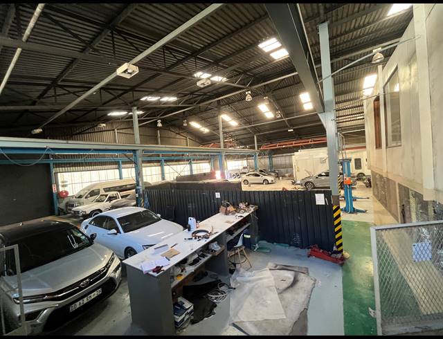 950M² WAREHOUSE TO LET IN EASTLEIGH